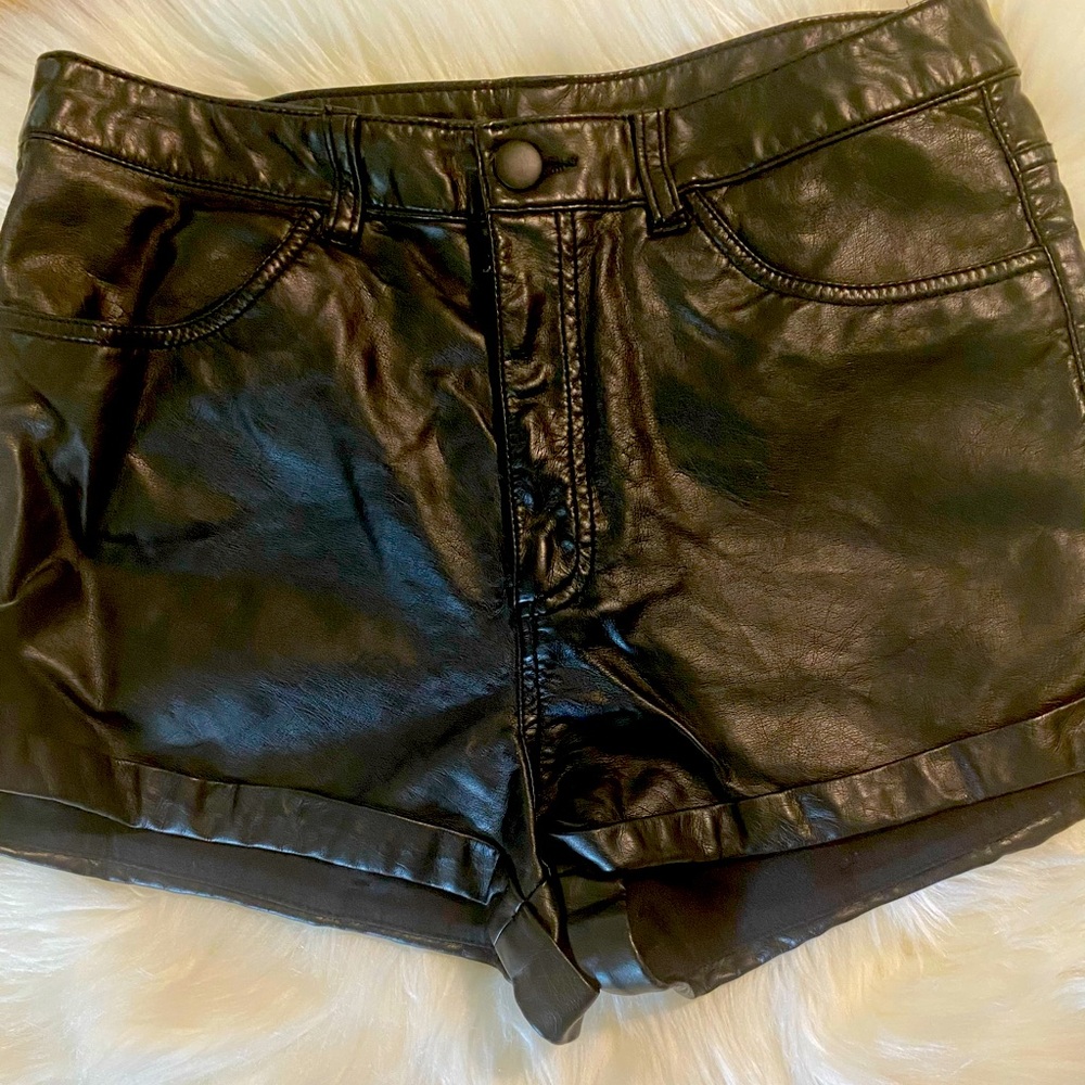 HM High-waist black  faux leather shorts Sz 10